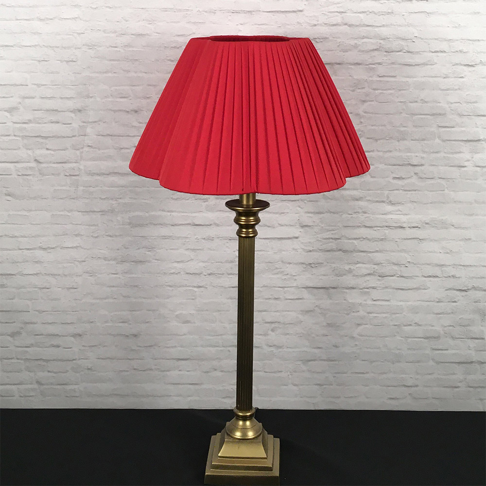 Red daisy scallop pleated lampshade front view